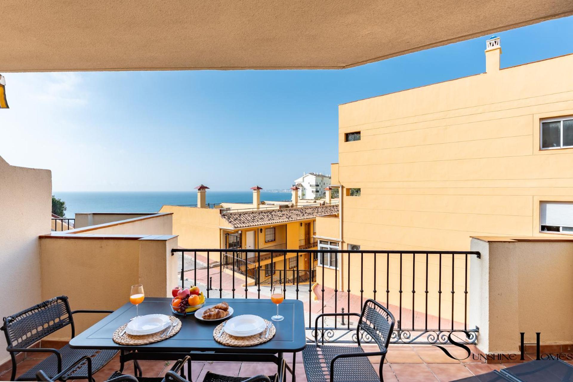 Beachside Retreat With Private Terrace 贝纳尔马德纳 外观 照片