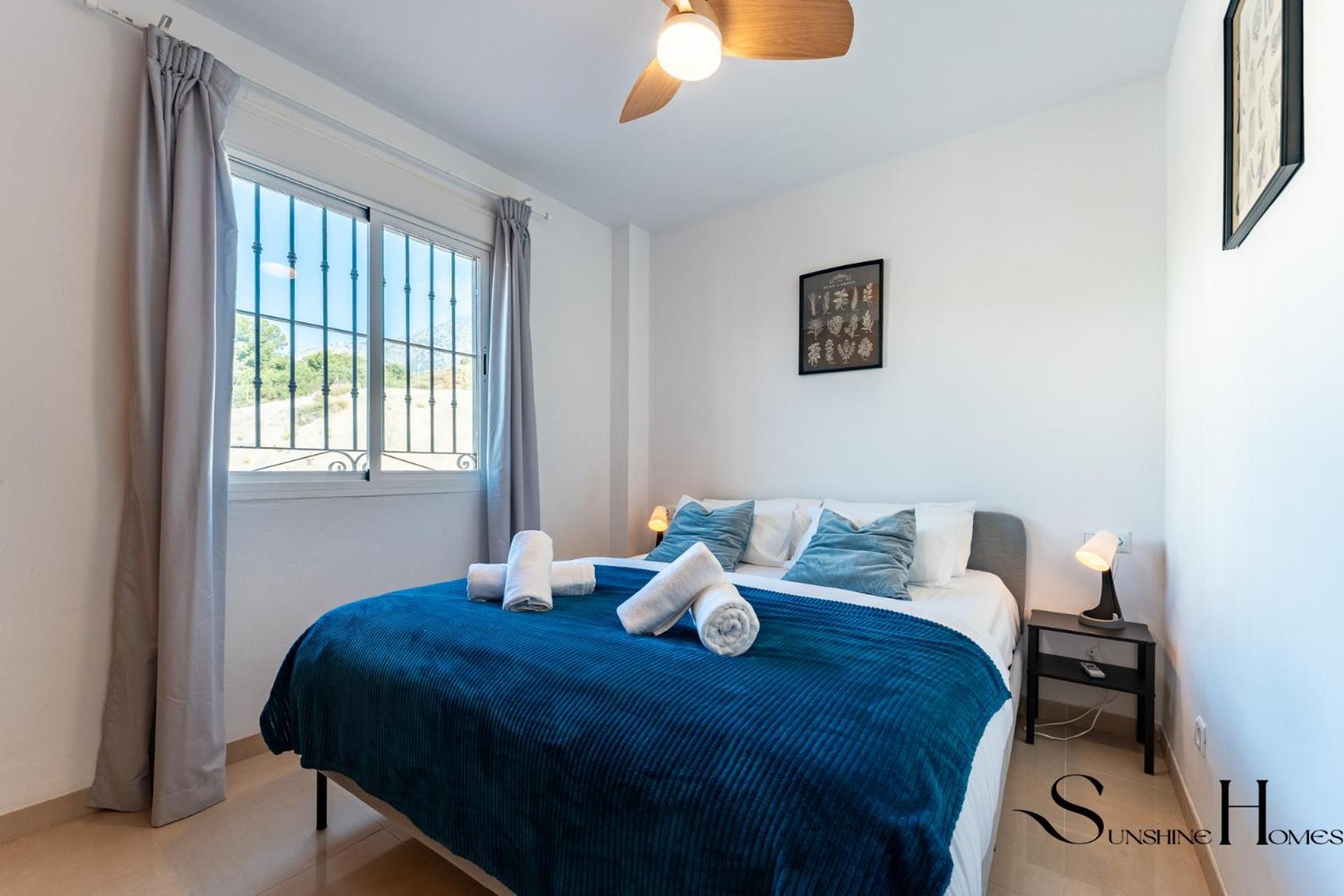 Beachside Retreat With Private Terrace 贝纳尔马德纳 外观 照片