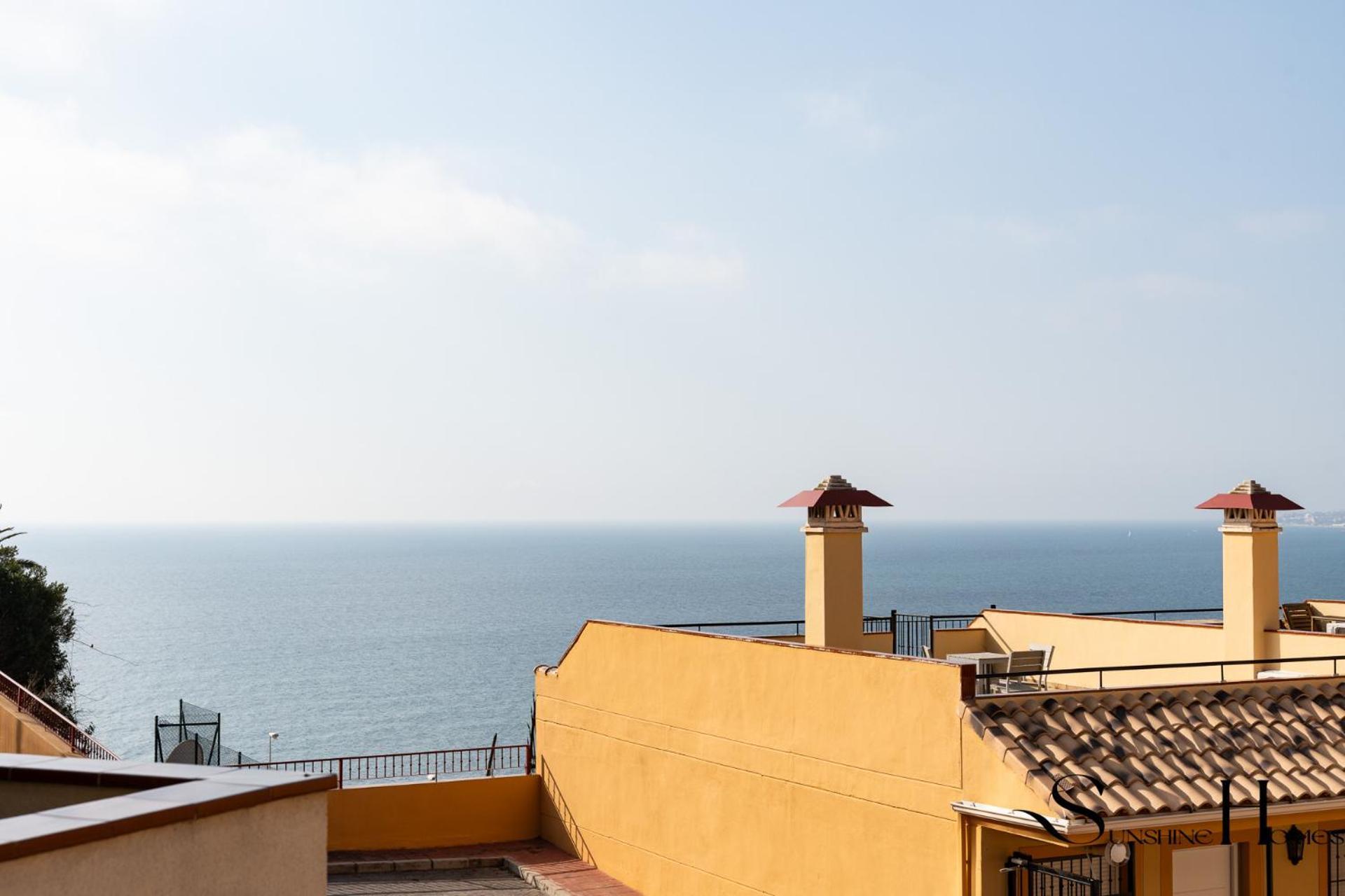 Beachside Retreat With Private Terrace 贝纳尔马德纳 外观 照片